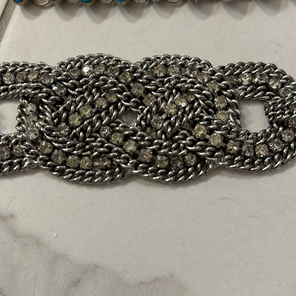 Fun costume jewelry - Picture 2 of 5